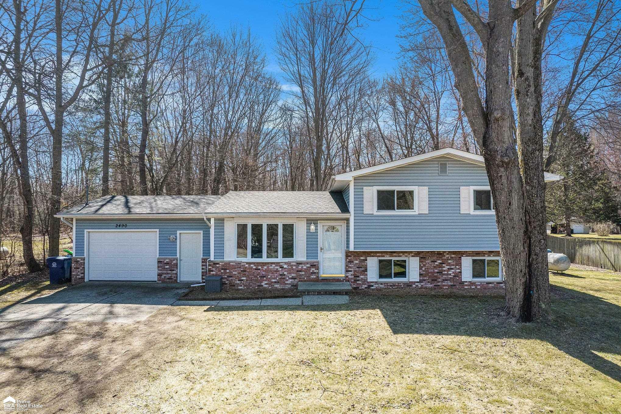 Property Photo: 2490 E Moore Road MI 48601-9343