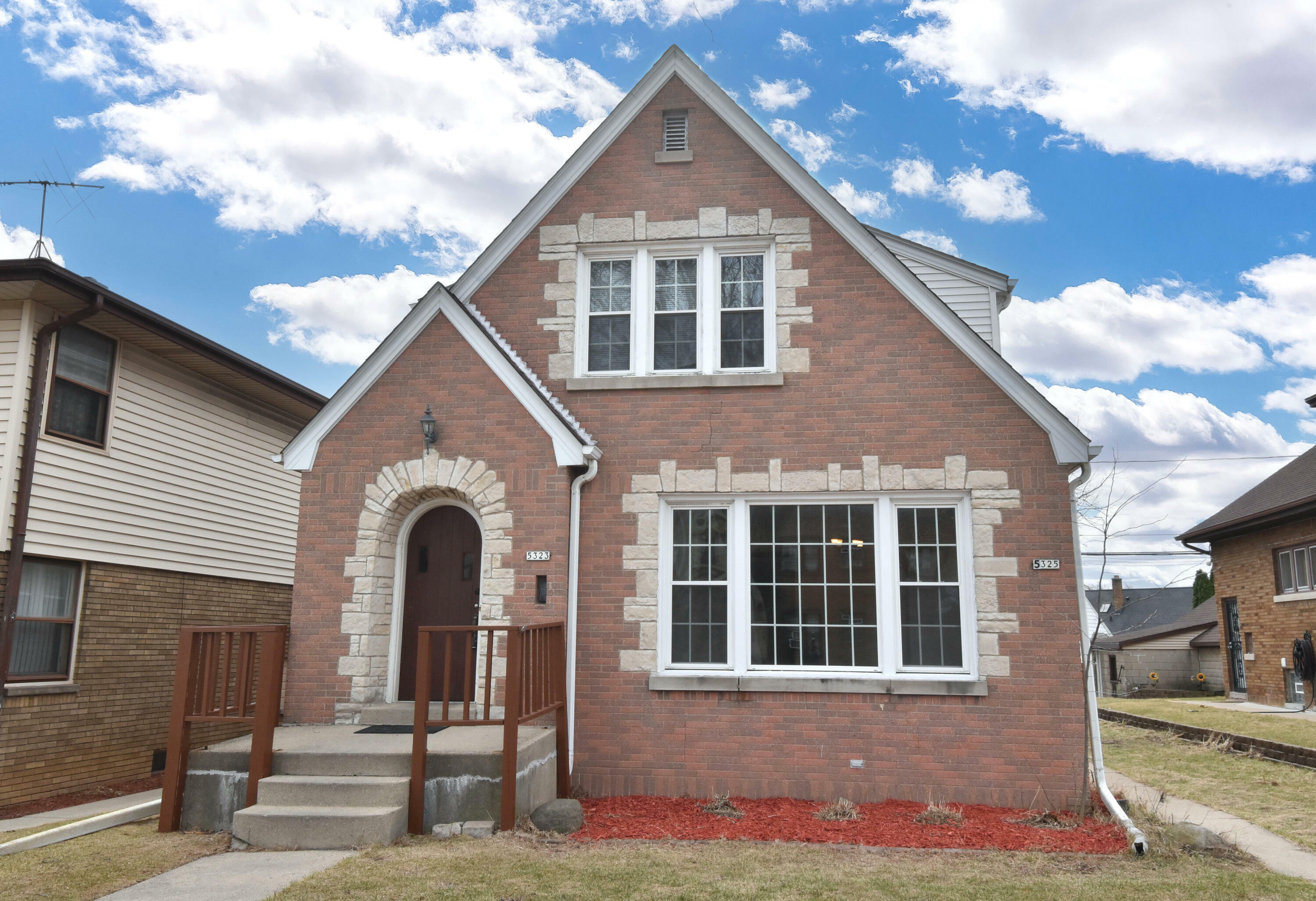 Property Photo: 5323 W Beloit Rd 25 WI 53214
