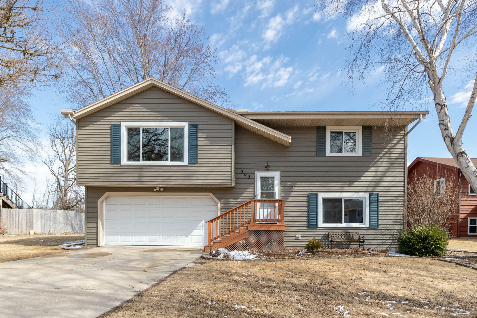 903 Villa Park Dr  West Bend WI 53095 photo