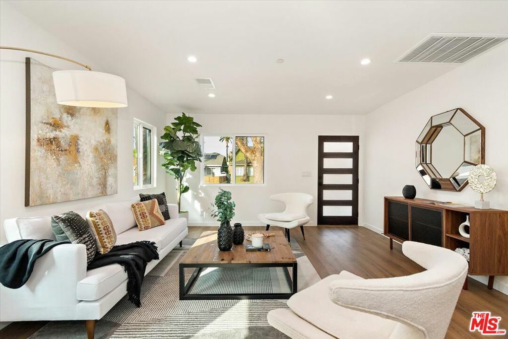2700 S Palm Grove Avenue  Los Angeles CA 90016 photo