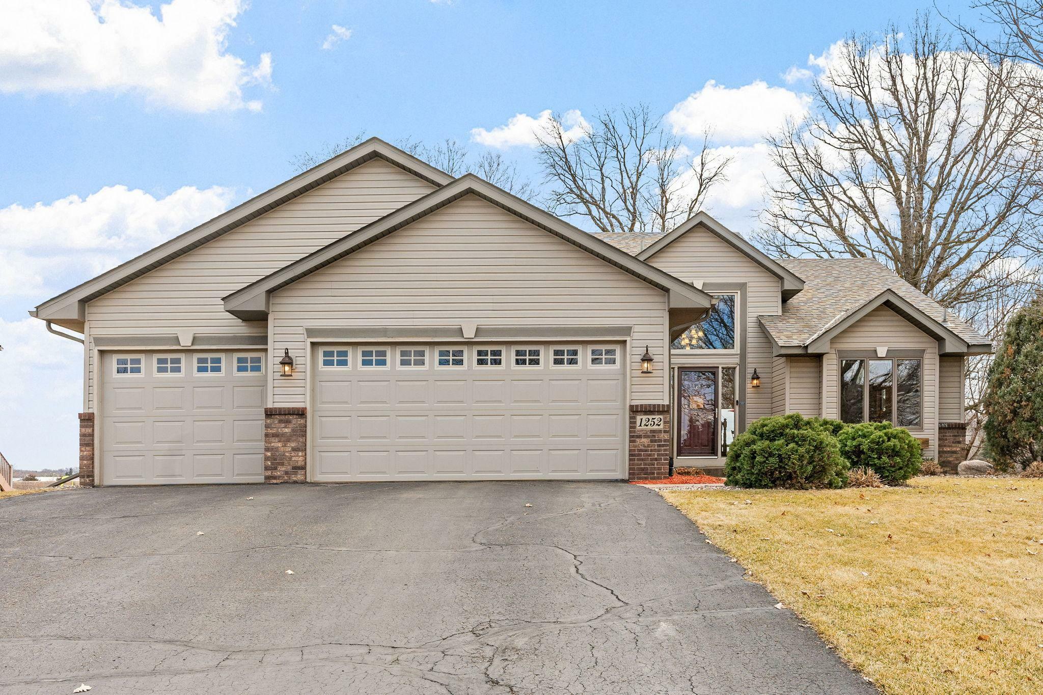 Property Photo: 1252 Irvine Drive MN 55341