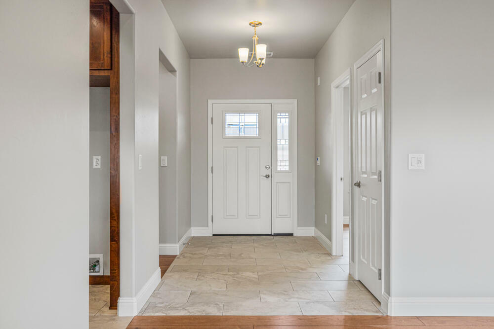 Property Photo: 3723 La Habra Way OR 97603