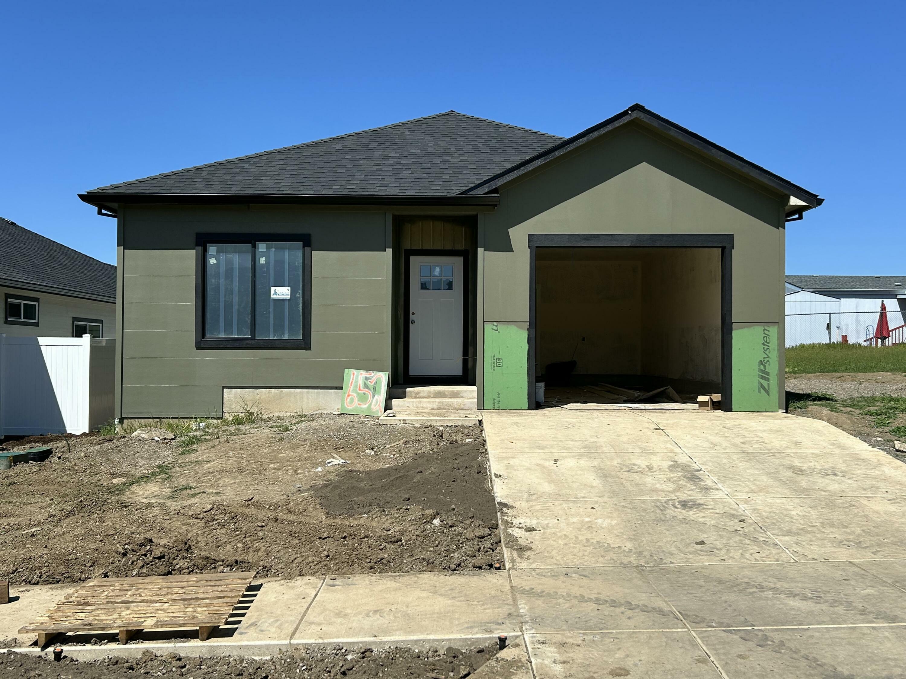 Property Photo: 652 Terrazzo Way OR 97501
