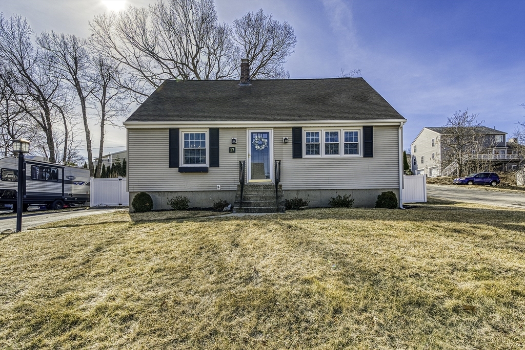 Property Photo:  17 Heroult Rd  MA 01606 