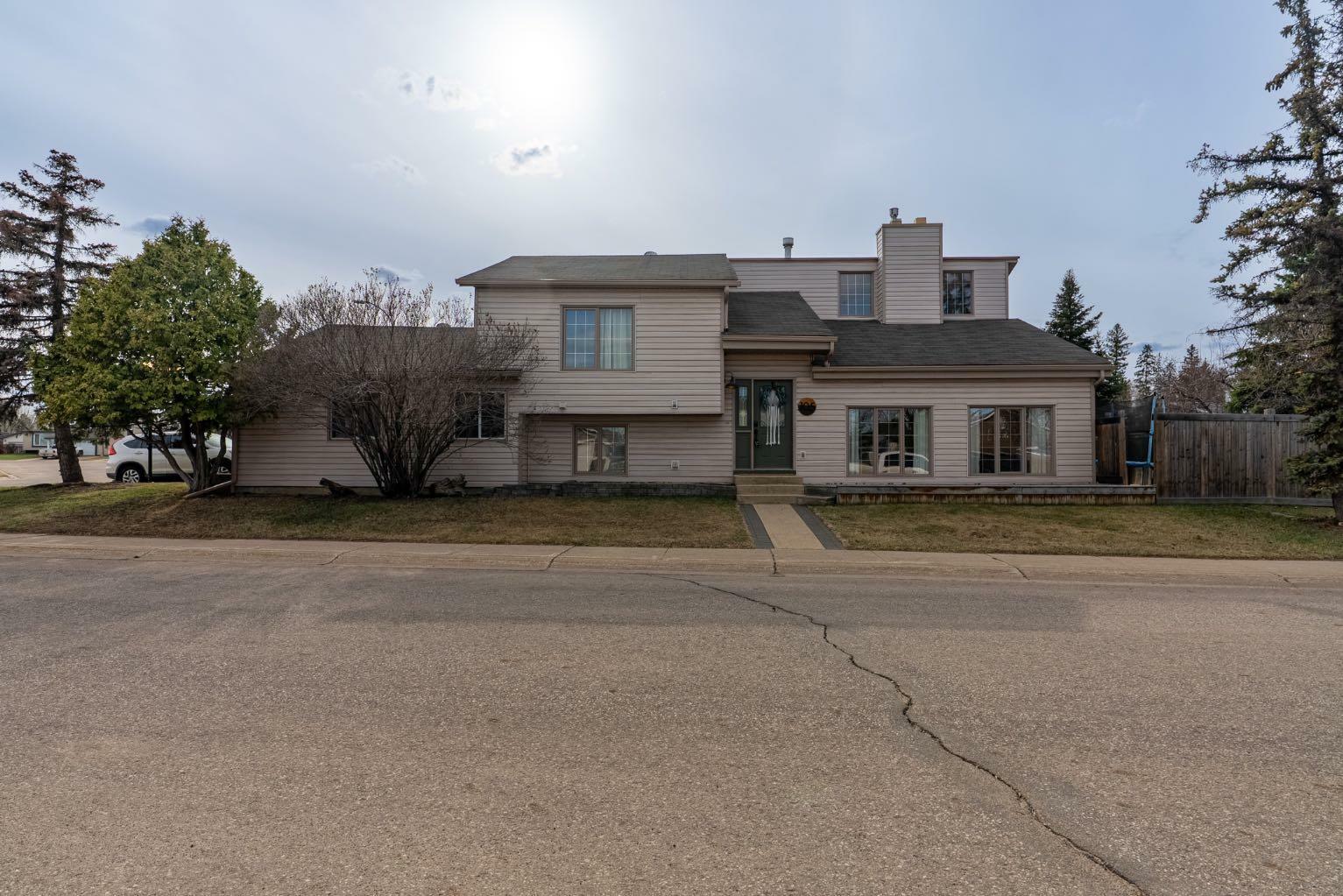 105 Whiteoak Garden  Fort McMurray AB T9K 1A7 photo