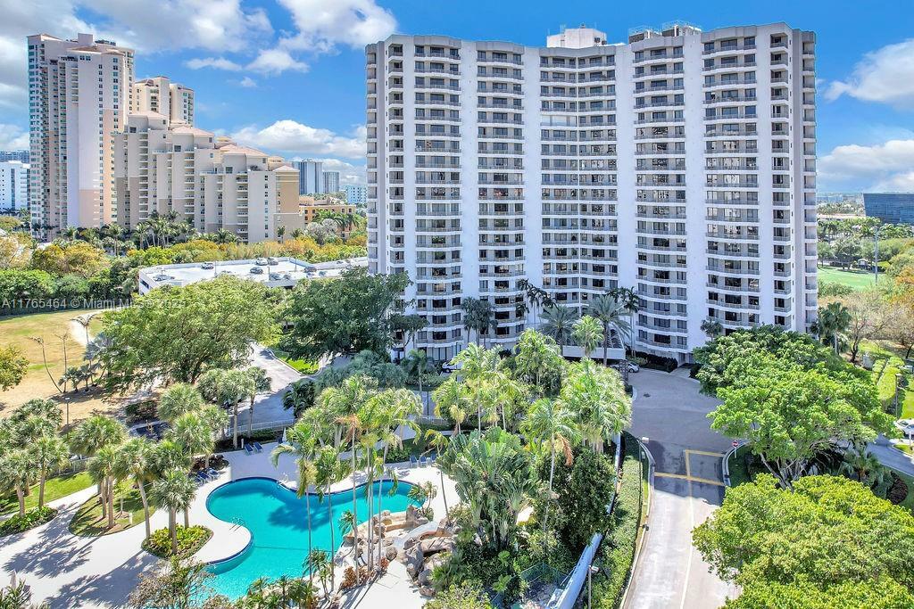 Property Photo: 3300 NE 191st St Lp03 FL 33180