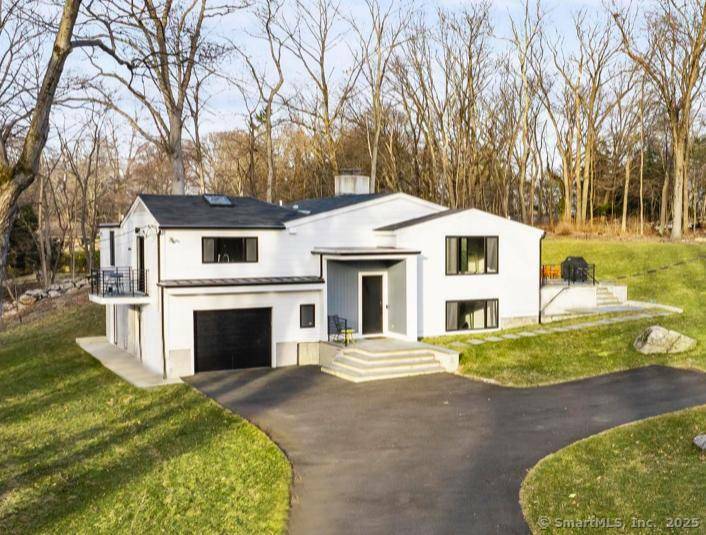 Property Photo:  23 Wyndover Lane North  CT 06902 