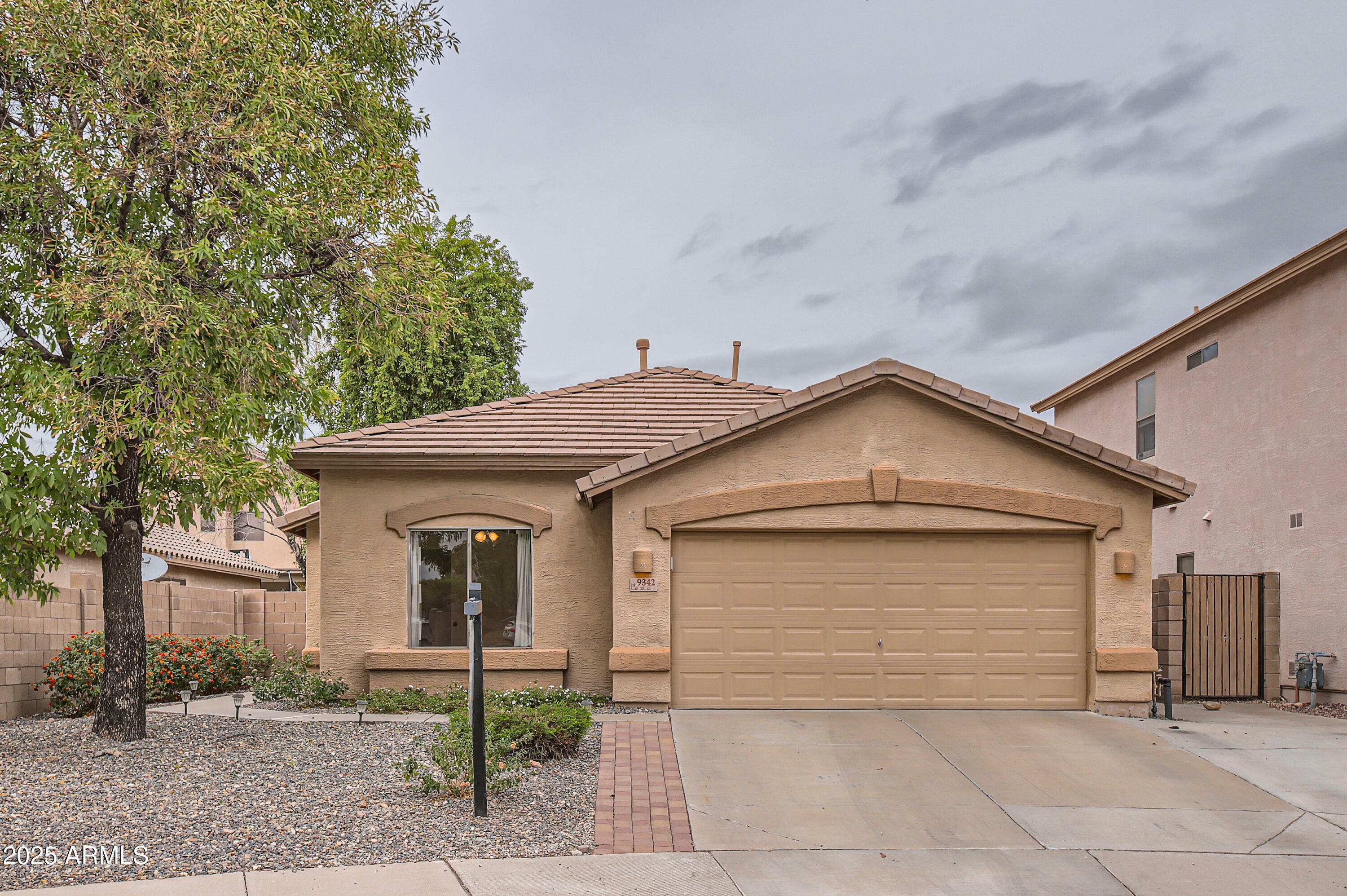 Property Photo: 9342 W Albert Lane AZ 85382