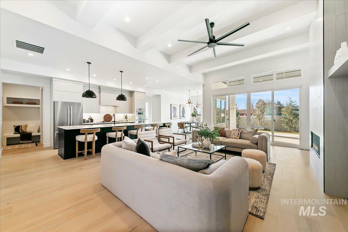 Property Photo: 591 N Creekwater Ave ID 83616