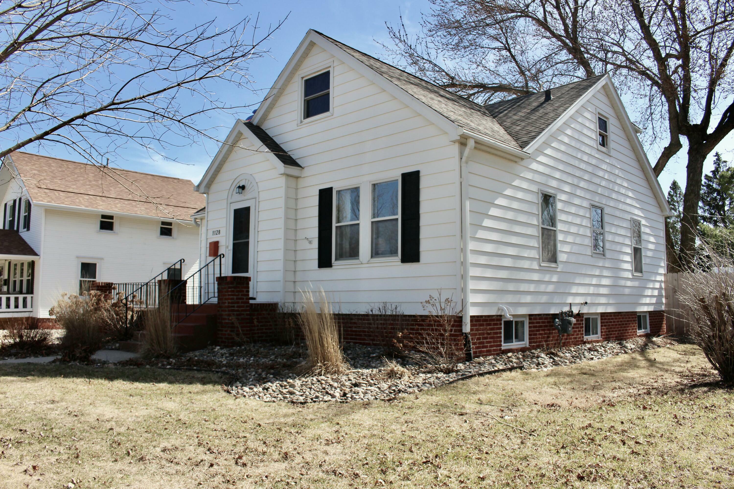 Property Photo: 1128 Union Street IA 50036