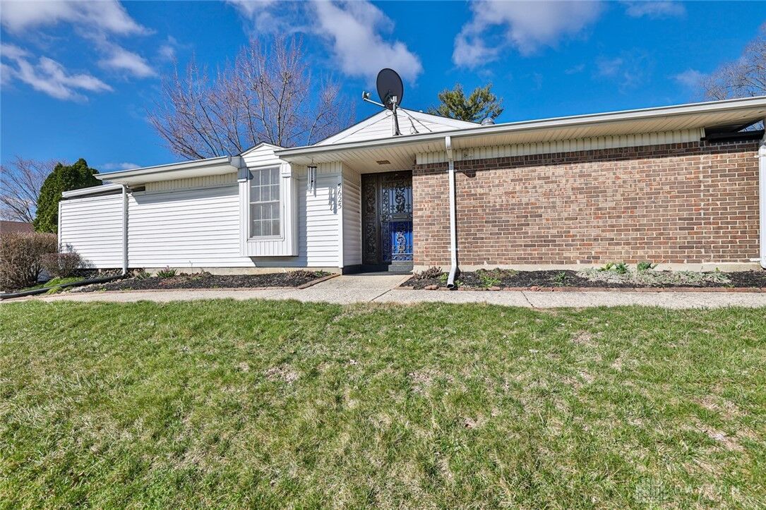 Property Photo:  5625 Troy Villa Boulevard  OH 45424 