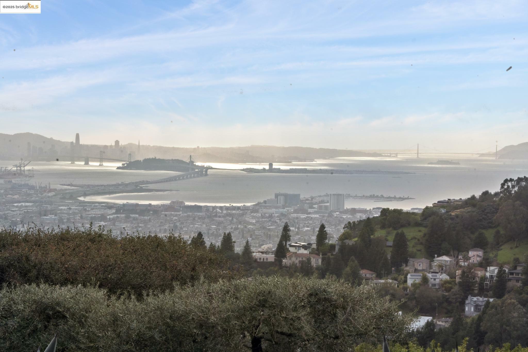 Property Photo: 5 Woodside Way CA 94611