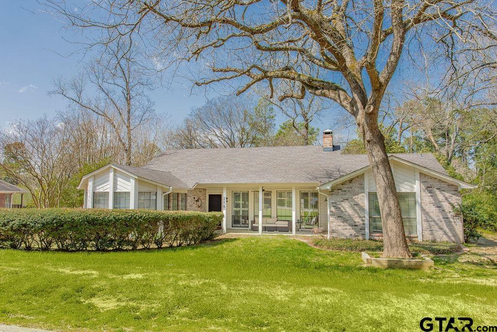 Property Photo: 214 E Hideaway Lane East TX 75771