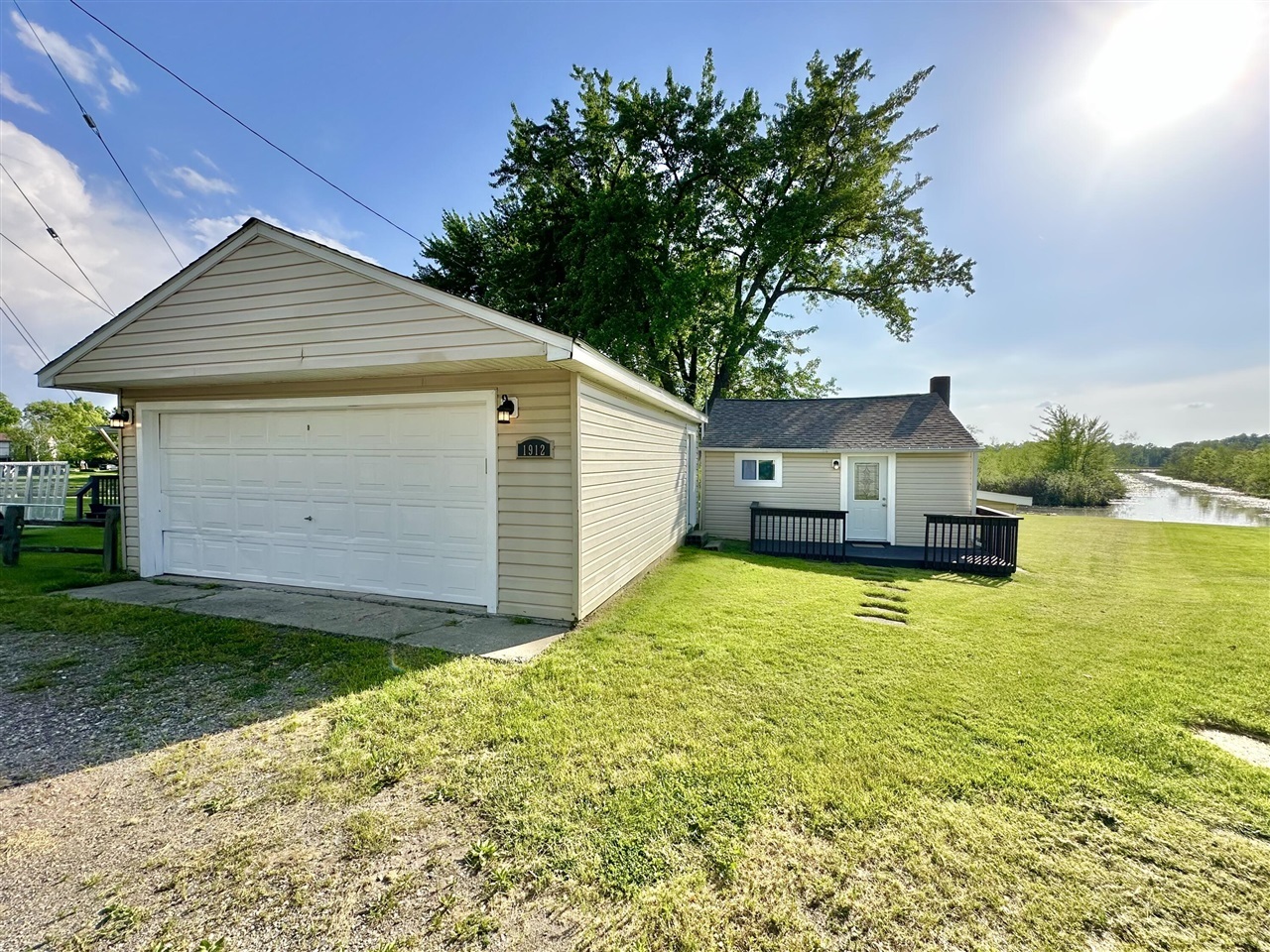 Property Photo: 1912 Jackson Boulevard MI 48356