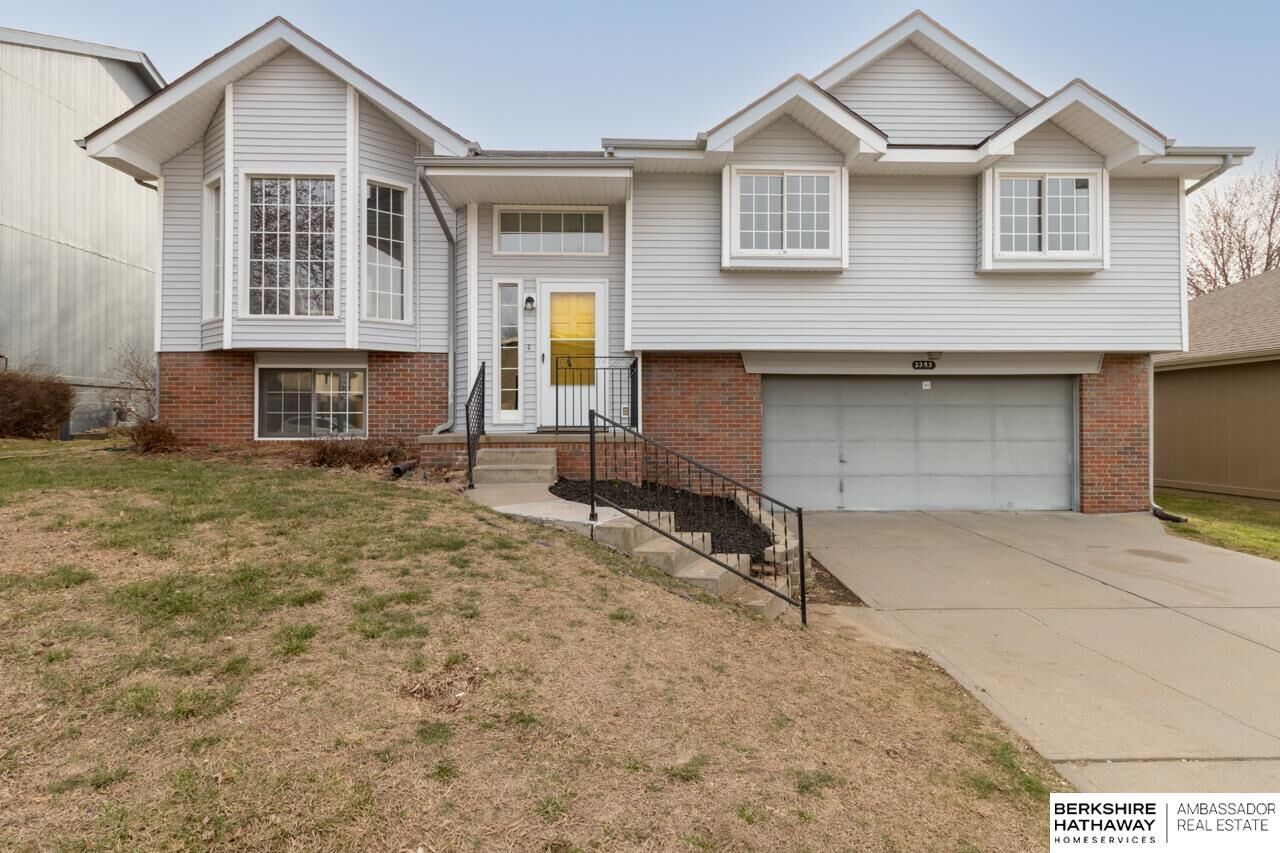 Property Photo: 3303 N 150 Avenue NE 68116