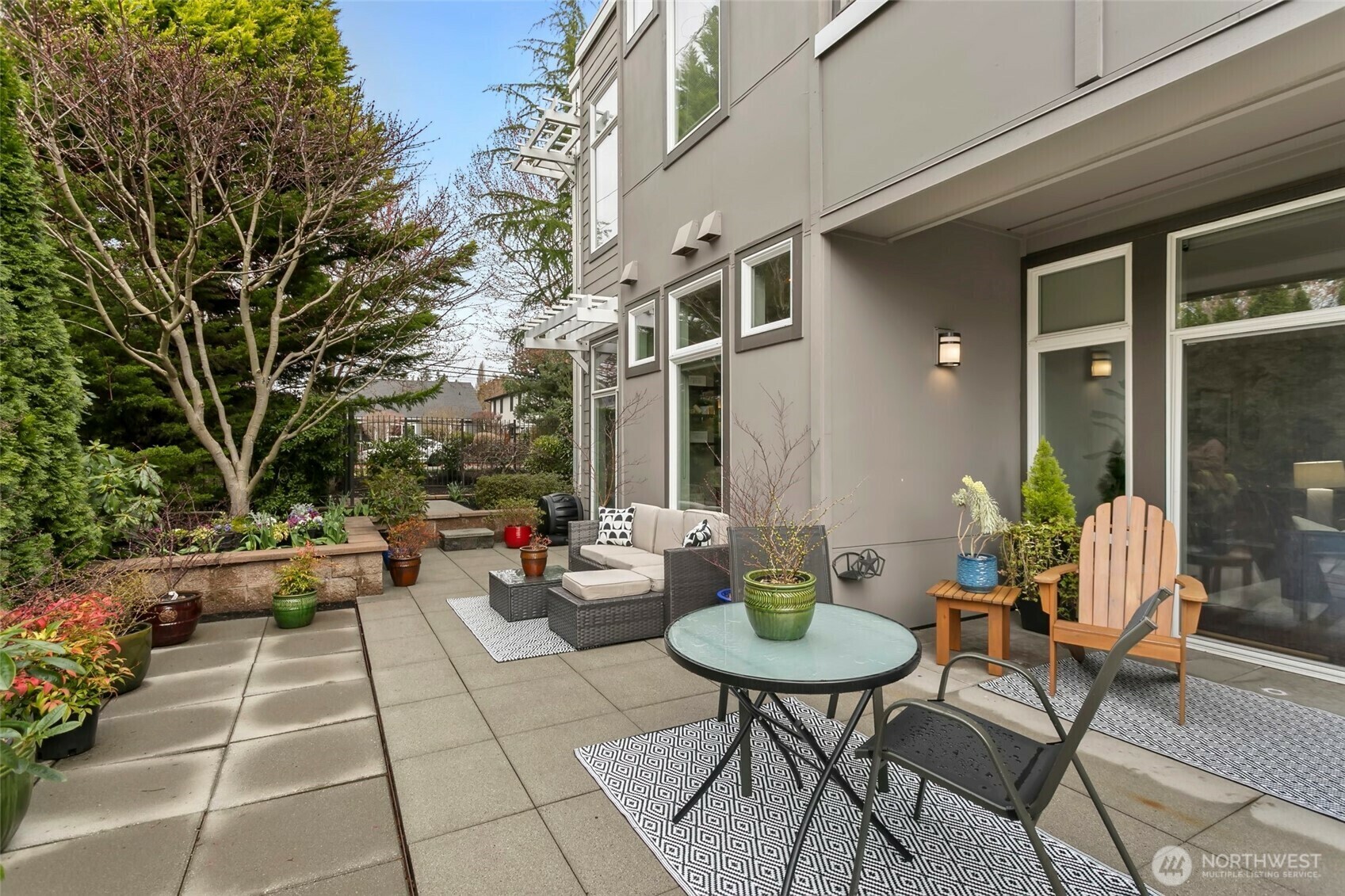 Property Photo: 511 7th Avenue 102 WA 98033