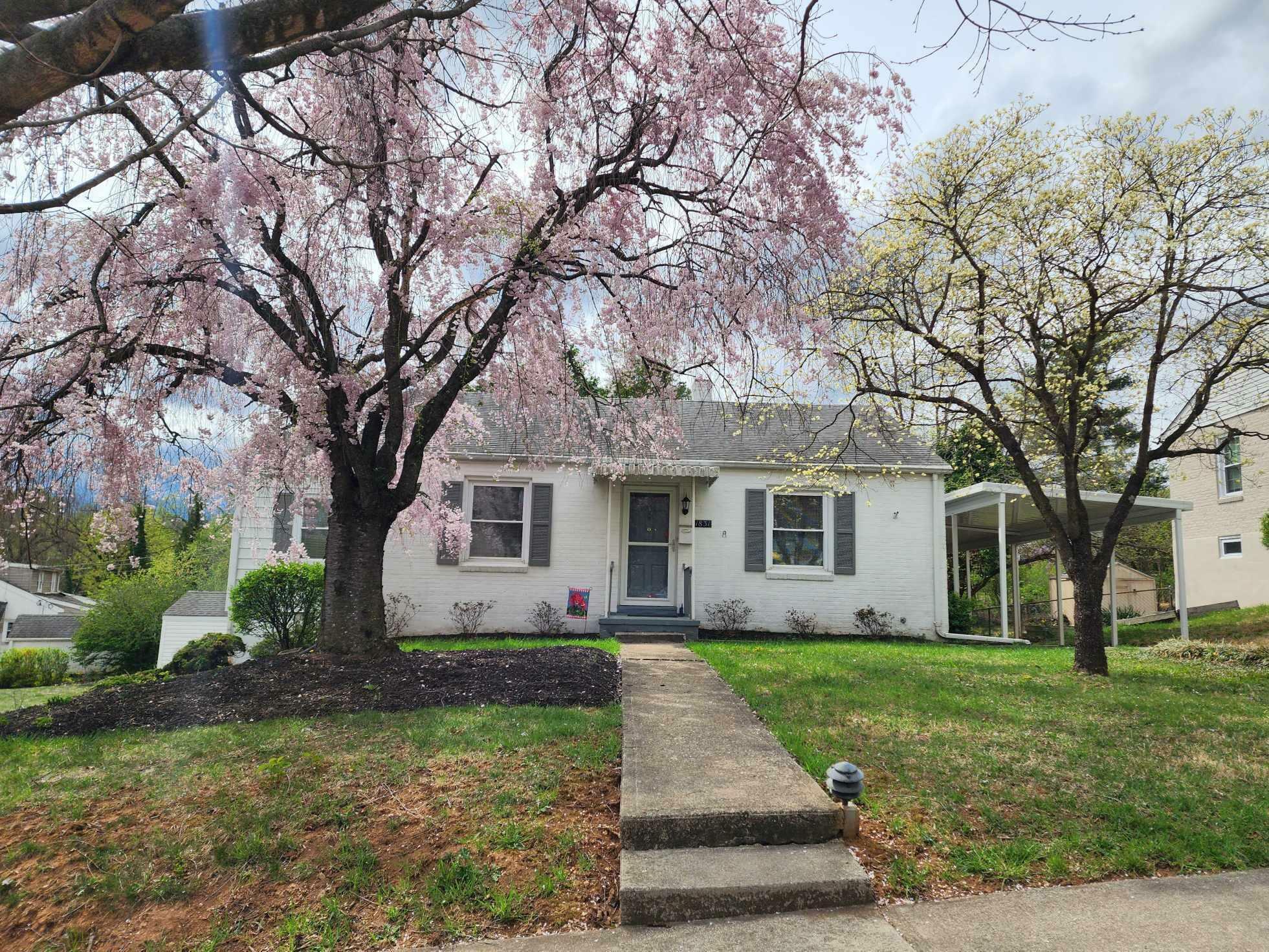 Property Photo: 1831 Fareham Rd SW VA 24015
