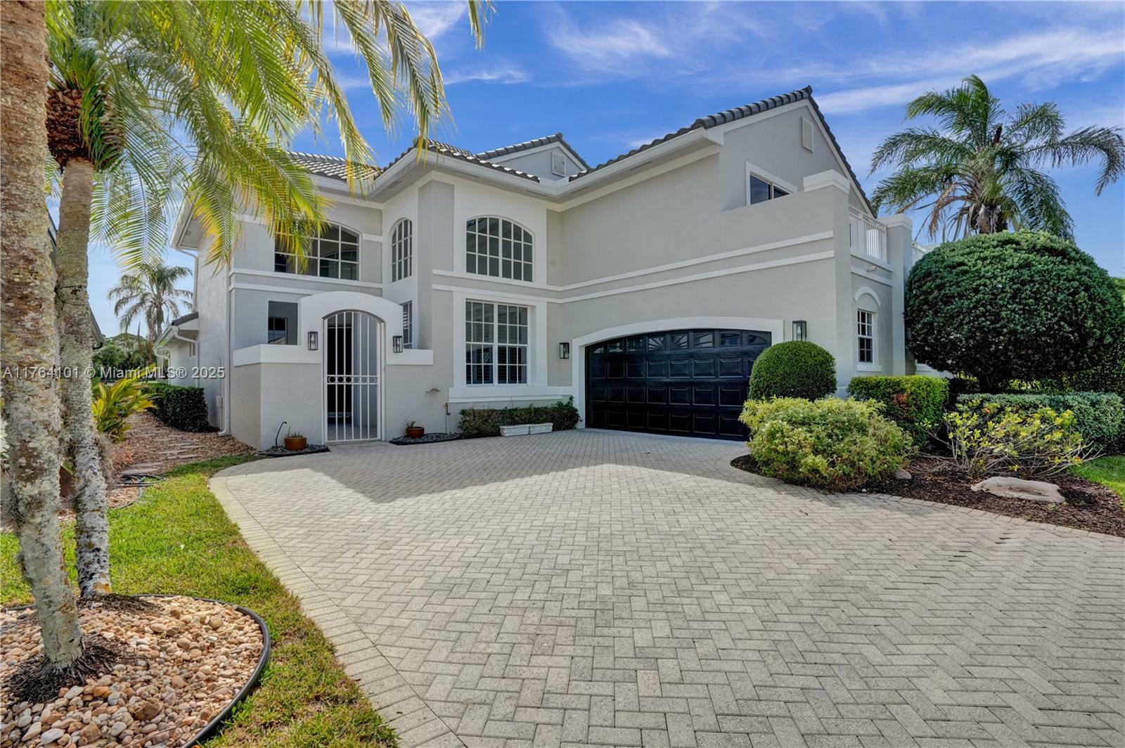 Property Photo: 8272 Bob O Link Dr FL 33412