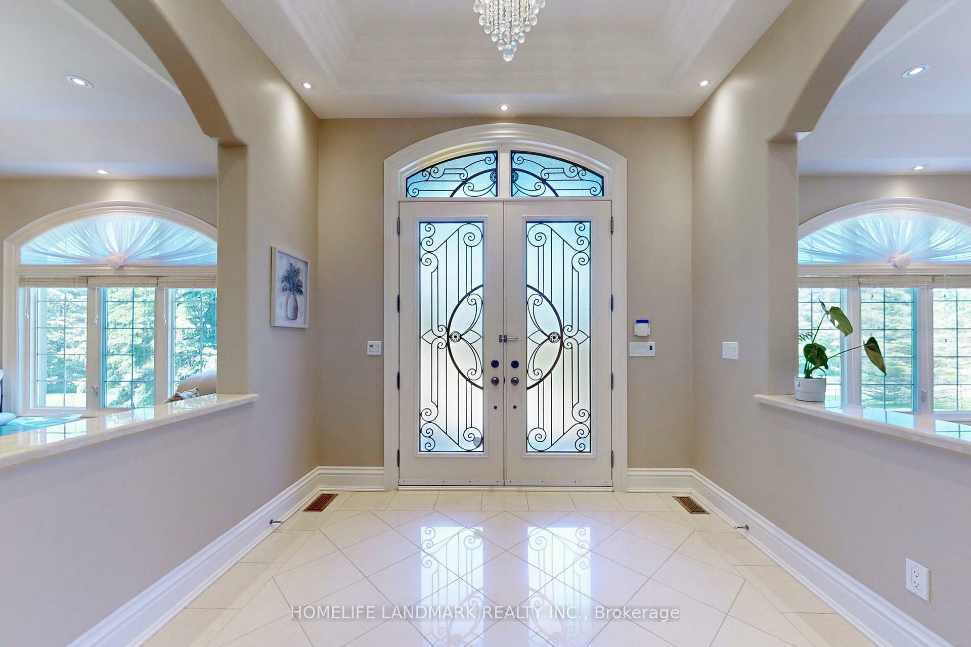 Property Photo: 11 Cranborne Chase ON L4A 0C6