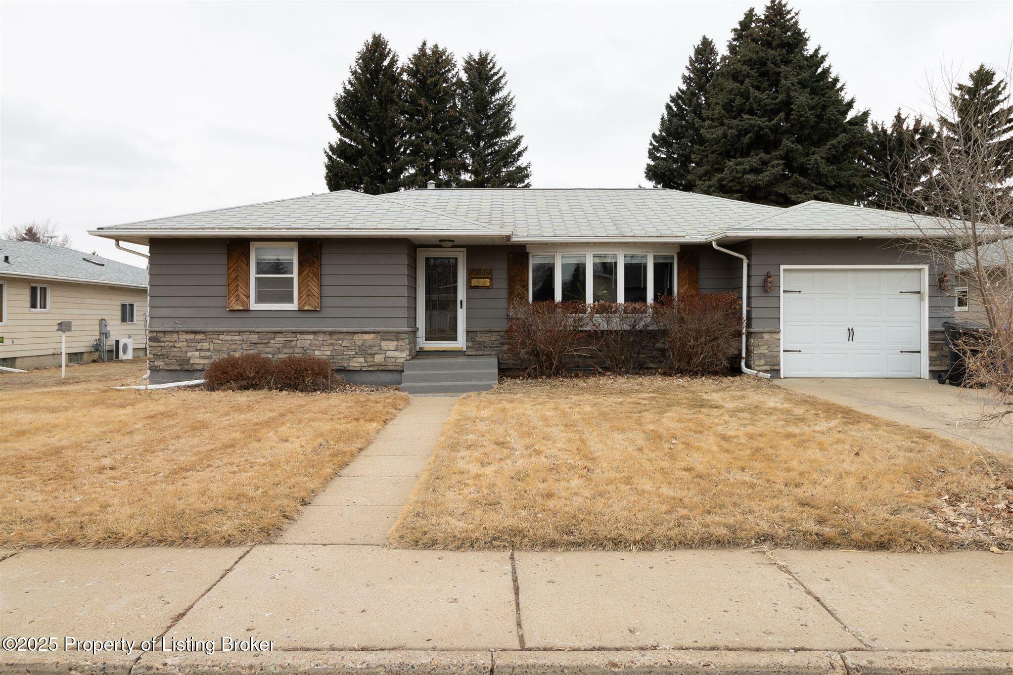 Property Photo: 621 8th Avenue W ND 58601