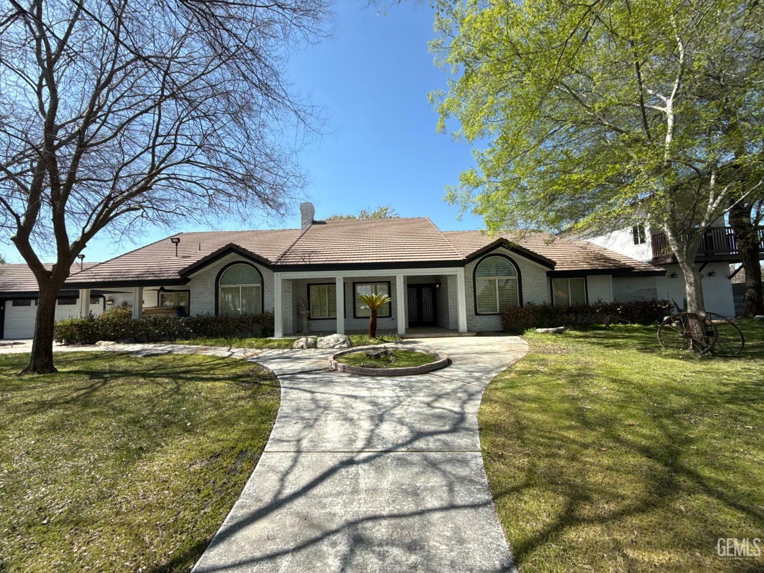 Property Photo: 13859 Costajo Road CA 93313