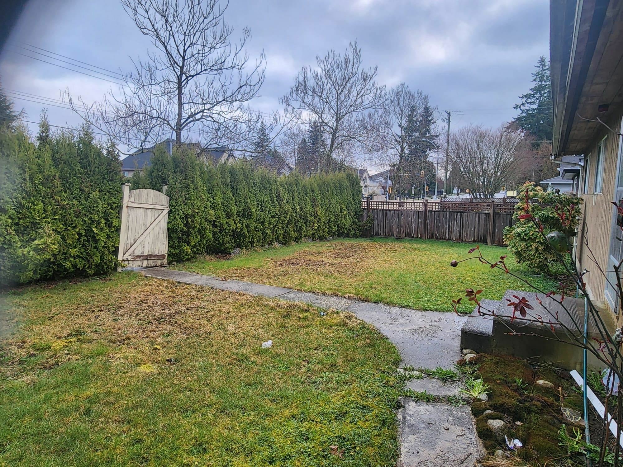 Photo de la propriété:  14154 72 Avenue  BC V3W 2P8 