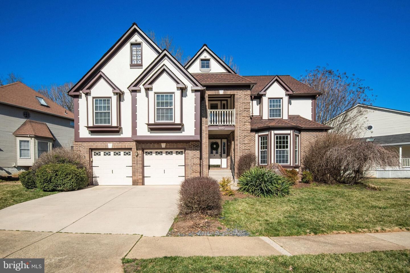 Property Photo: 10212 Grovewood Way VA 22032