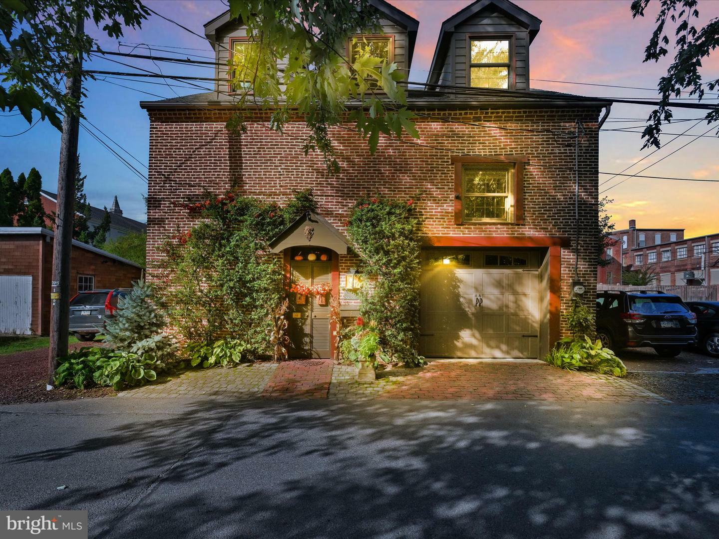 Property Photo: 114 W Hazel Avenue PA 17547