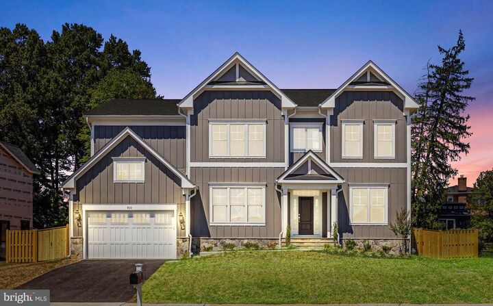 Property Photo: 910 Fairway Drive NE VA 22180