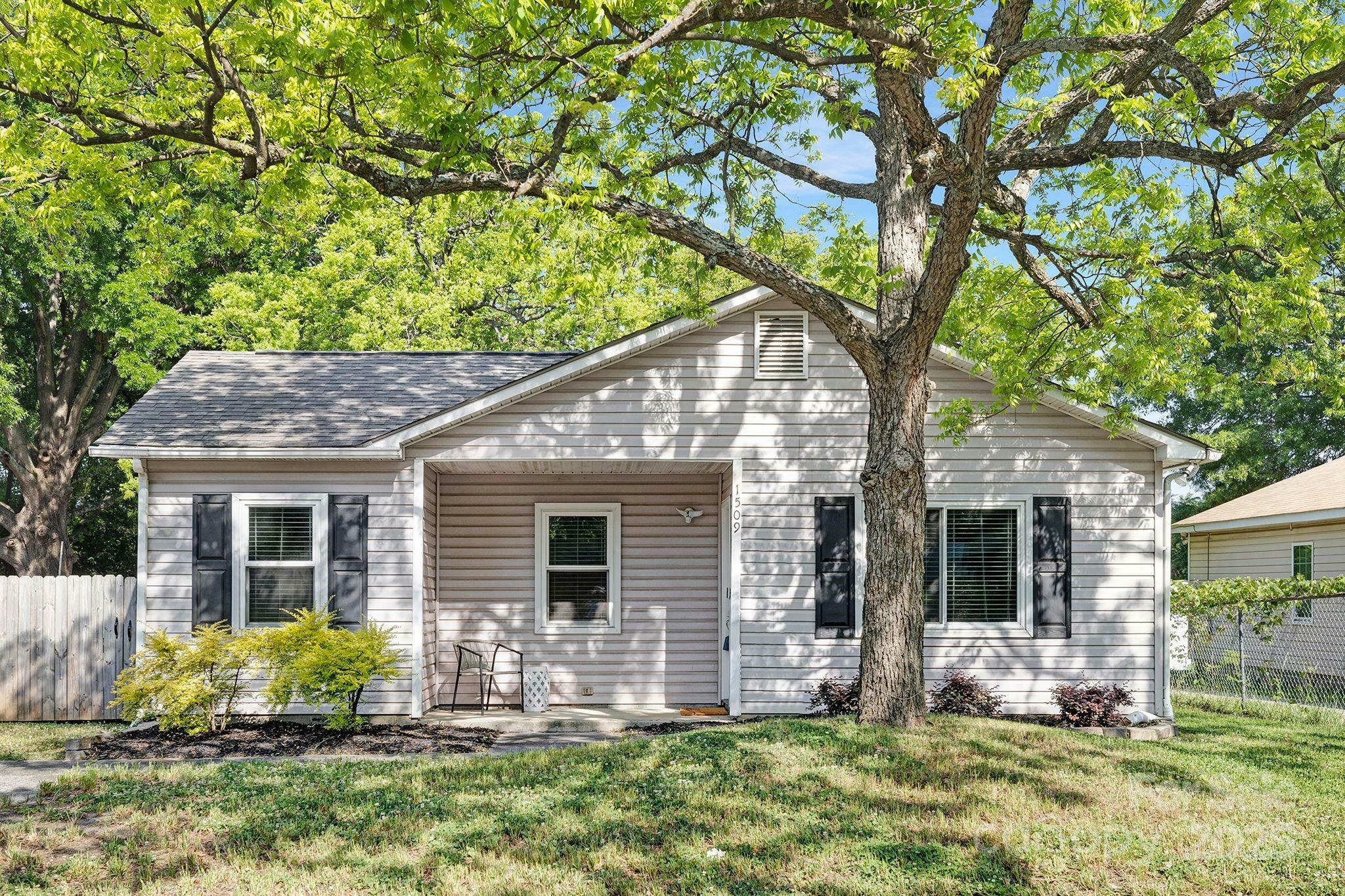 Property Photo: 1509 Harrill Street NC 28205