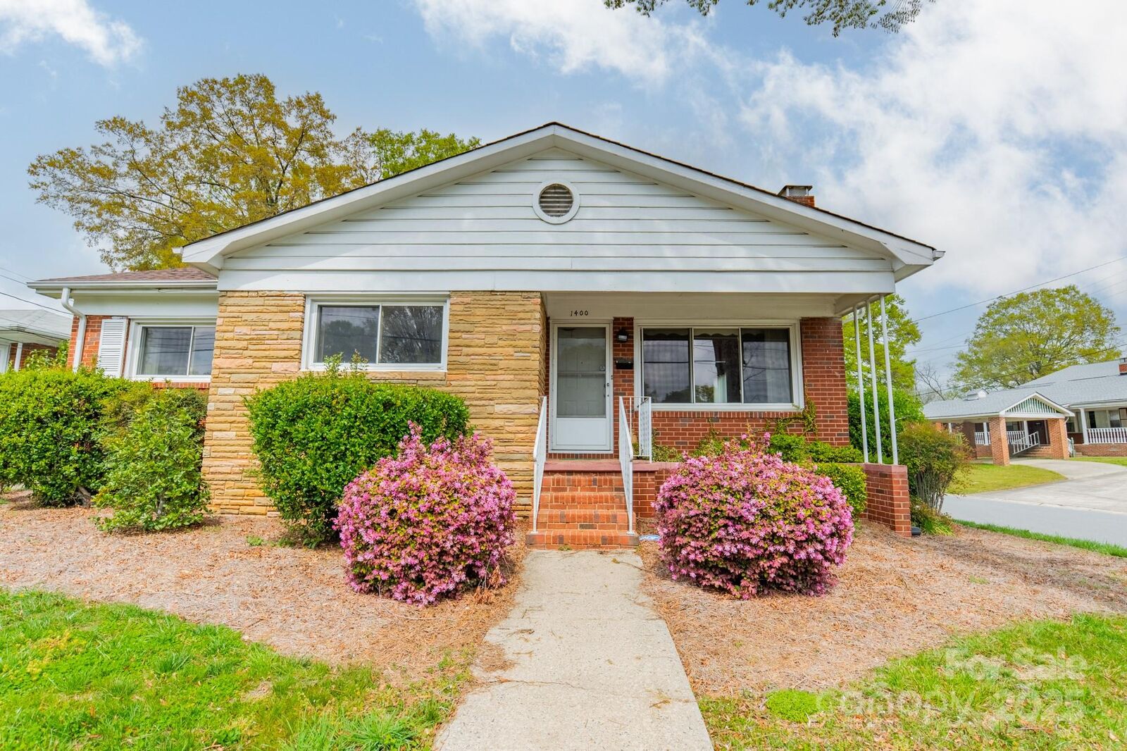 Property Photo: 1400 Russell Avenue NC 28216