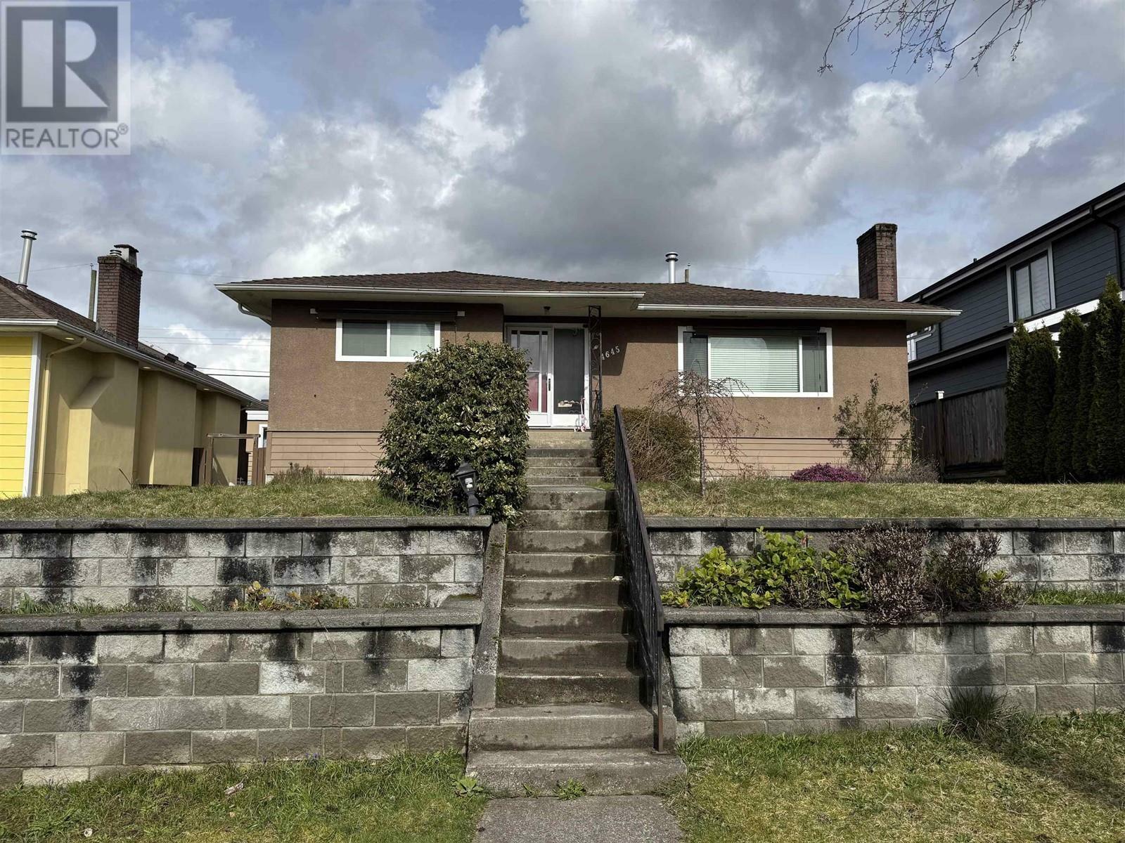 Property Photo: 4645 Brentlawn Drive BC V5C 3V3