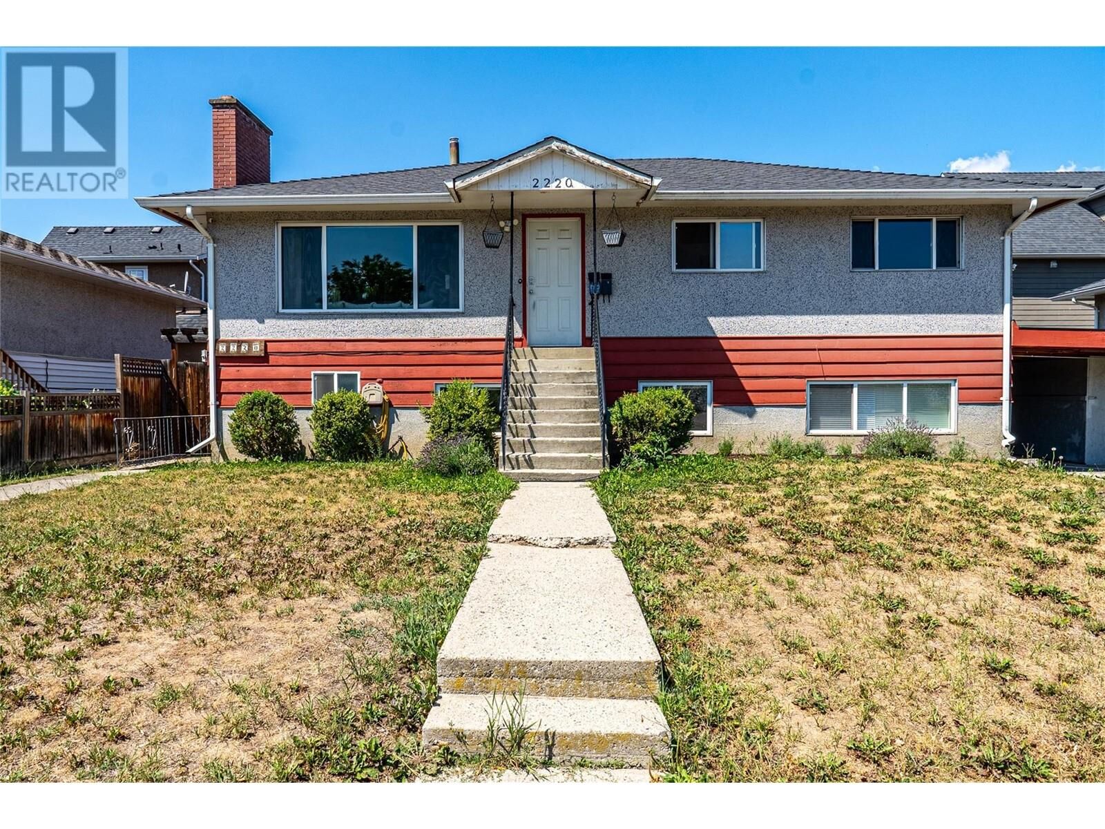 Photo de la propriété:  2220 Burnett Street  BC V1Y 2T6 