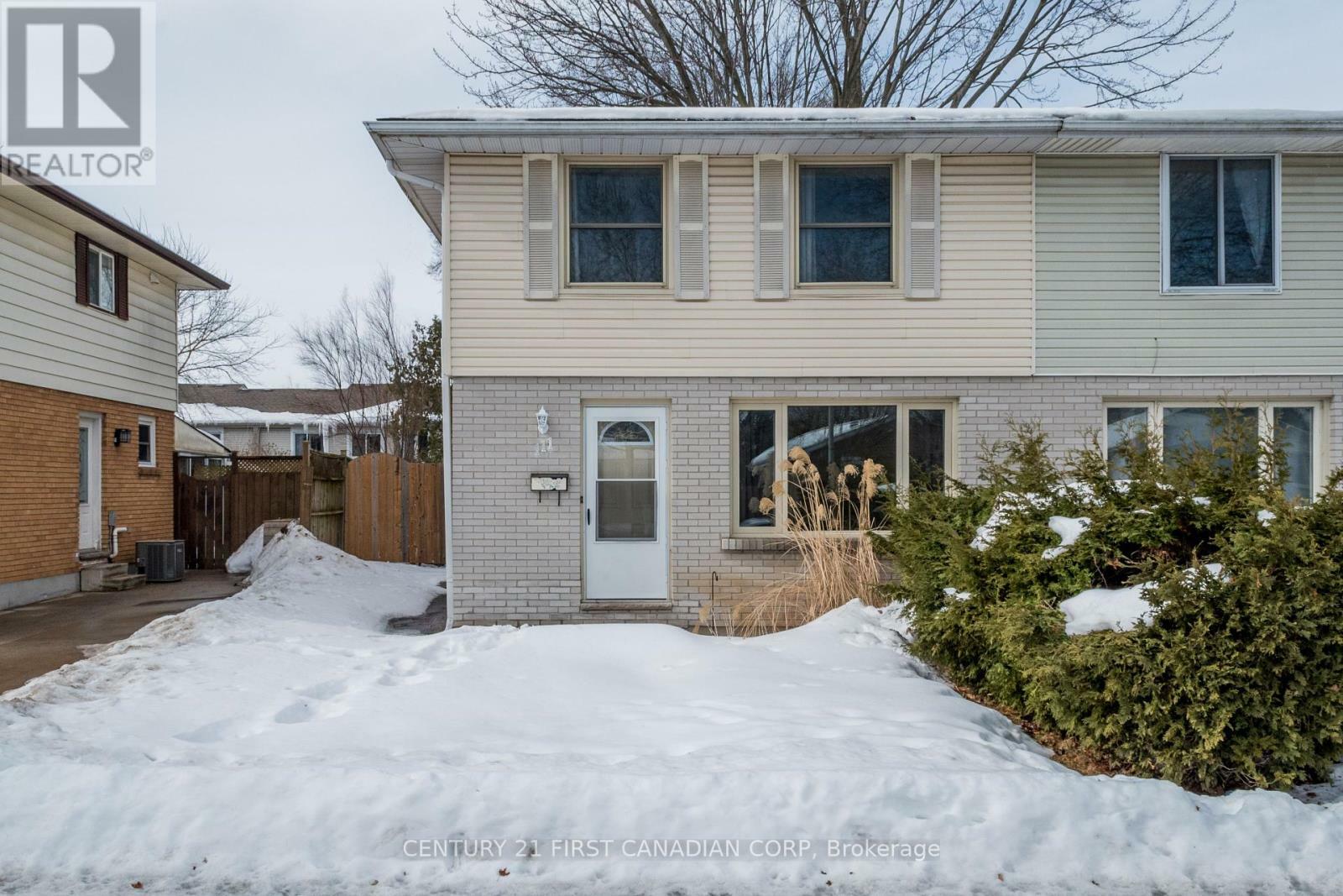 Photo de la propriété:  111 Woodrow Crescent  ON N6E 1E7 