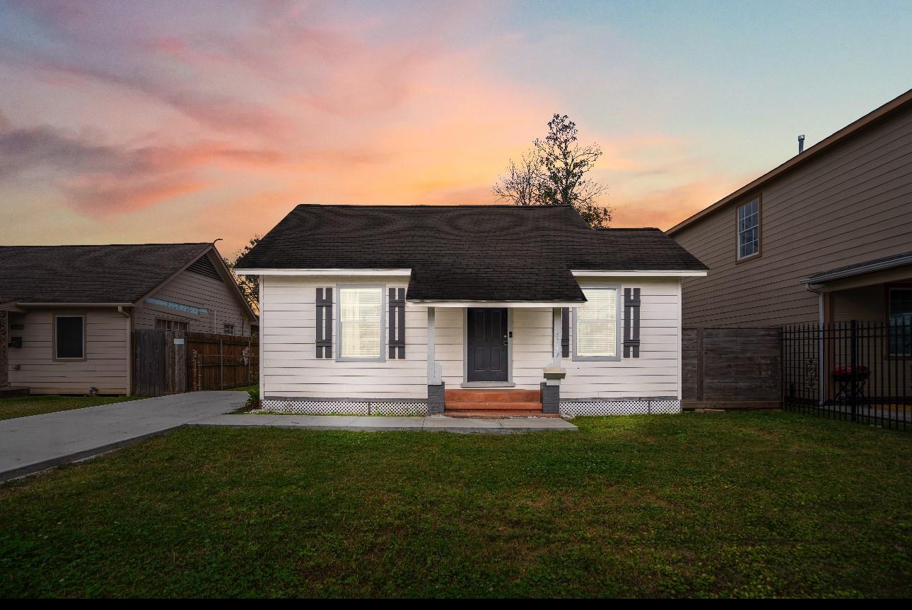 Property Photo: 4719 Hain Street TX 77009
