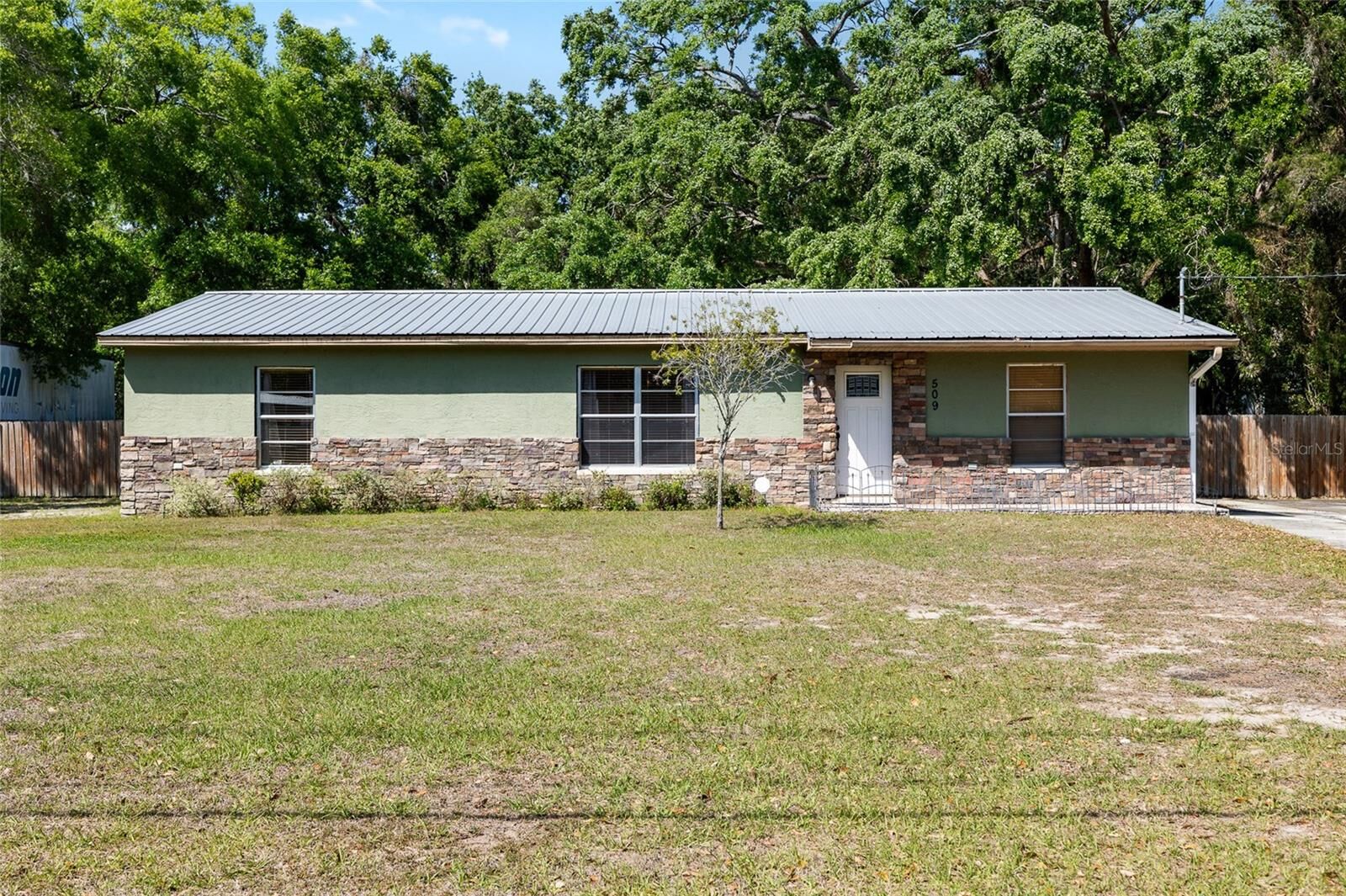 Property Photo:  509 Faithway Drive  FL 33584 