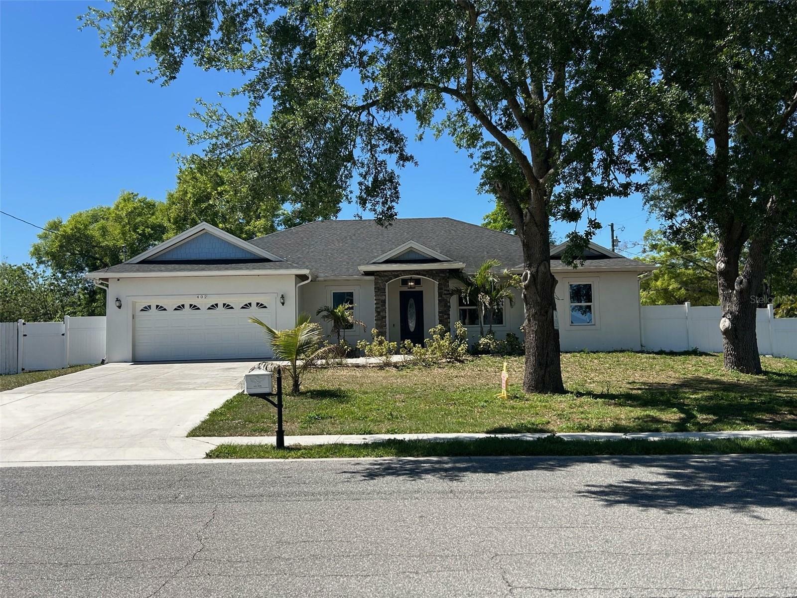Property Photo:  402 S Hudson Street  FL 32835 
