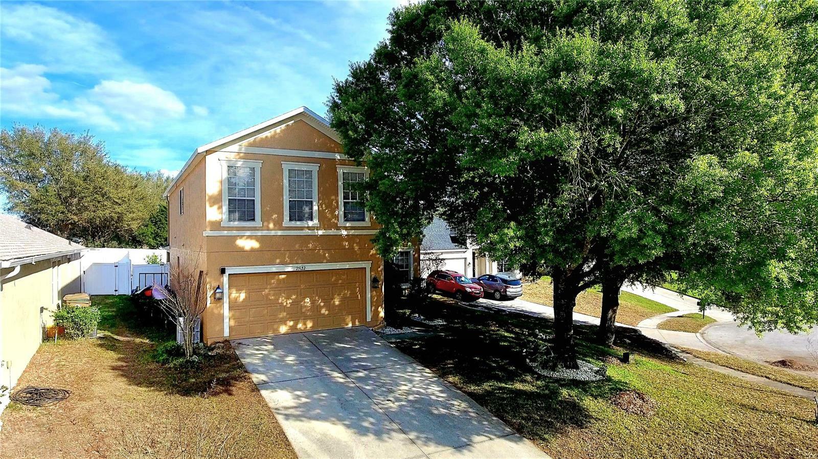 Property Photo: 25012 Chipshot Court FL 32776