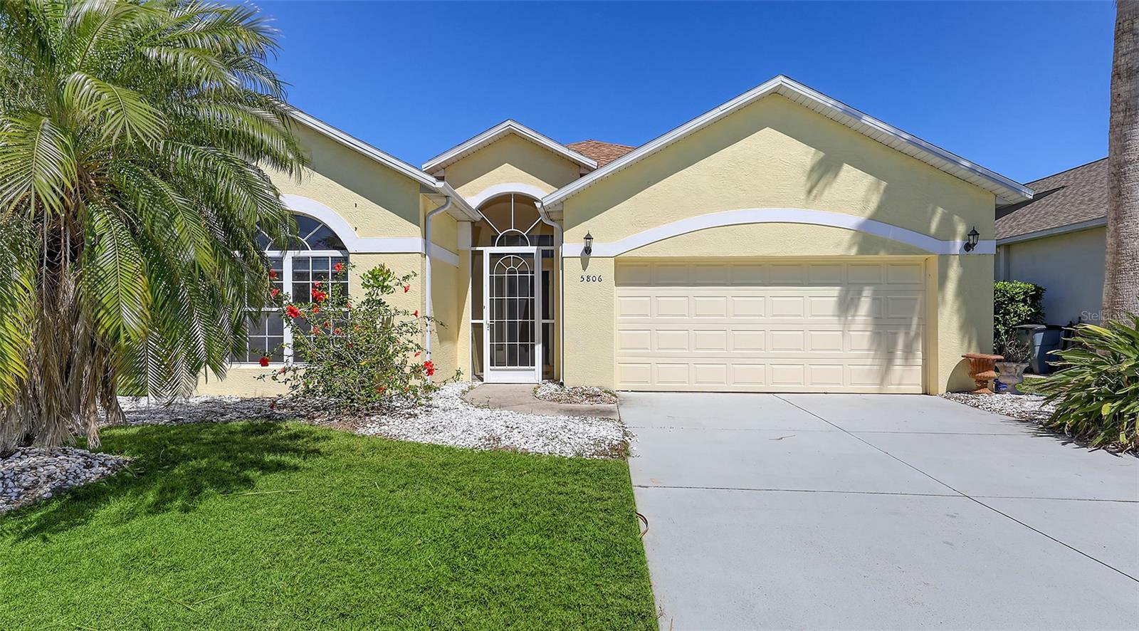 Property Photo: 5806 New Paris Way FL 34222