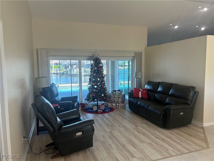 Property Photo:  2813 SW 31st Lane  FL 33914 