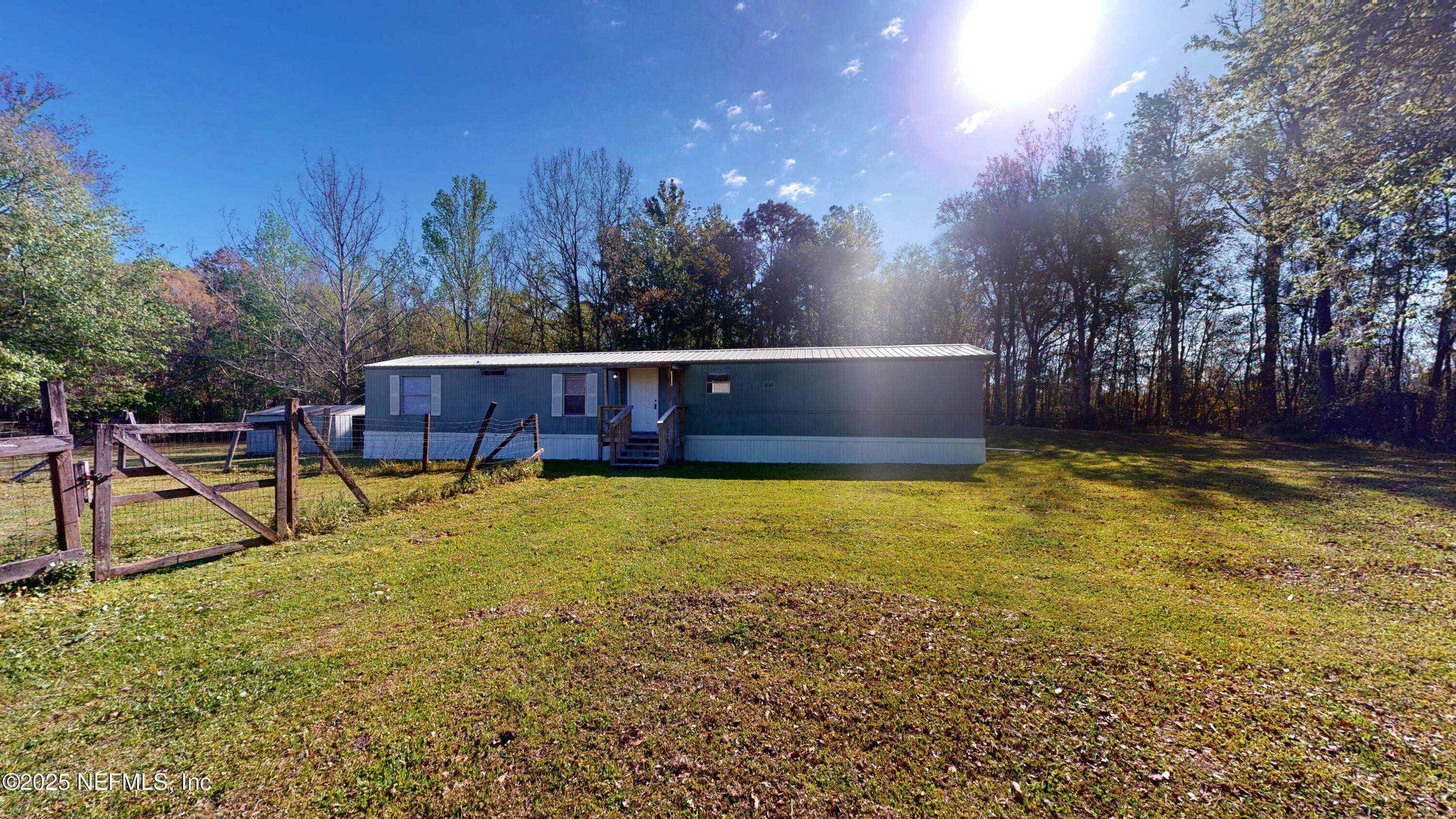 Property Photo: 3200 Valley View FL 32068