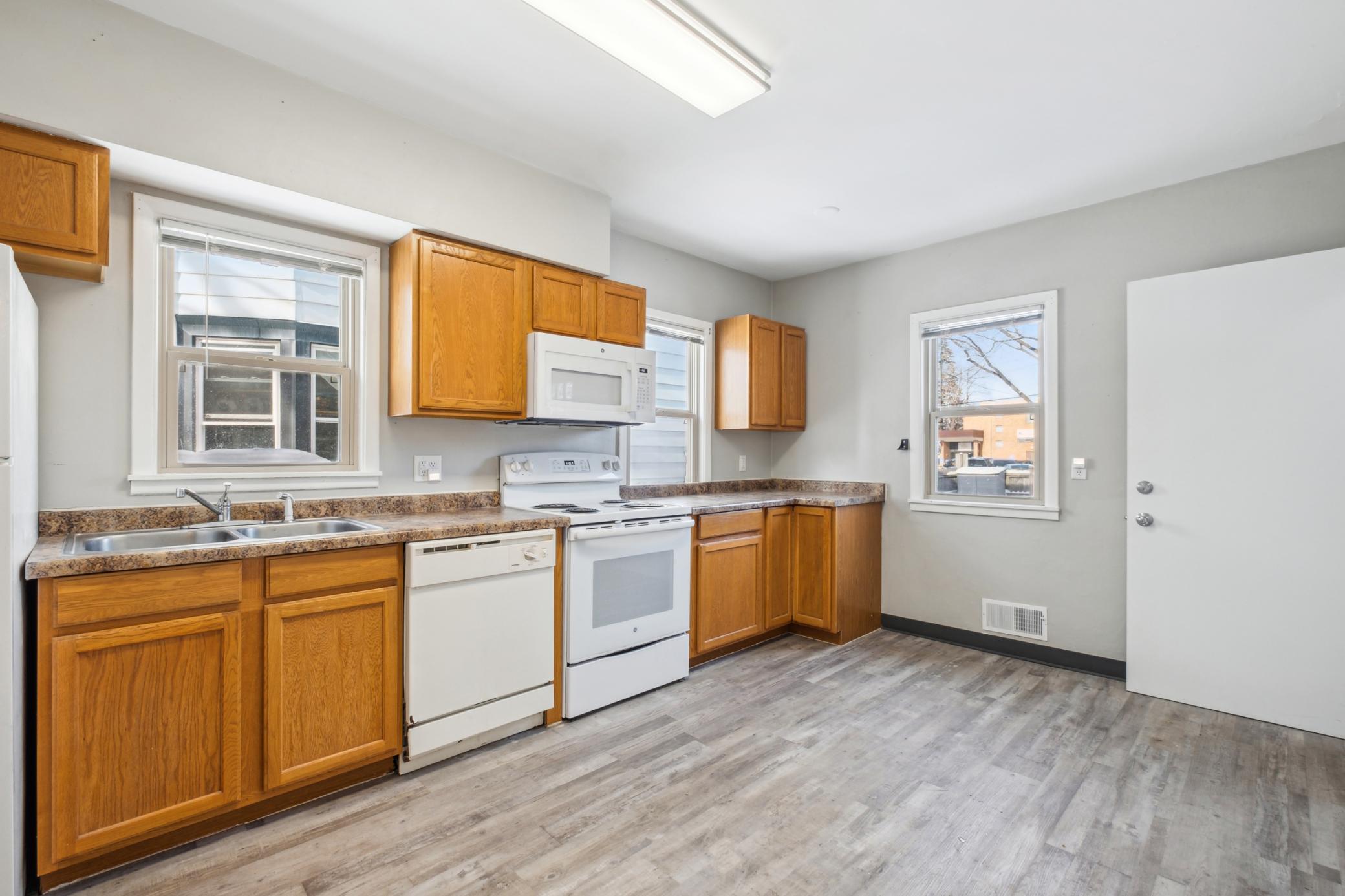 Property Photo:  881 Grand Avenue  MN 55105 