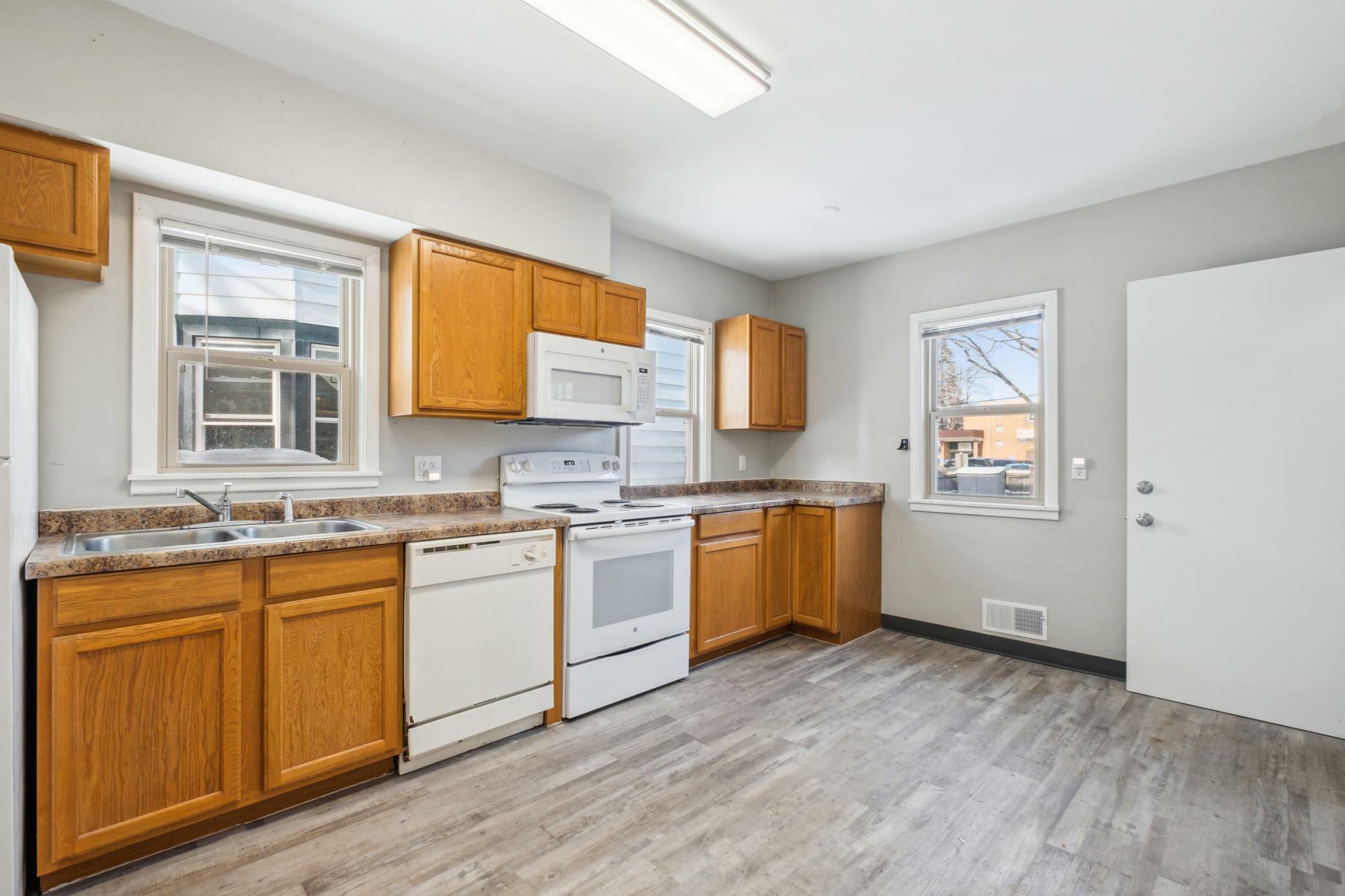 Property Photo: 881 Grand Avenue MN 55105