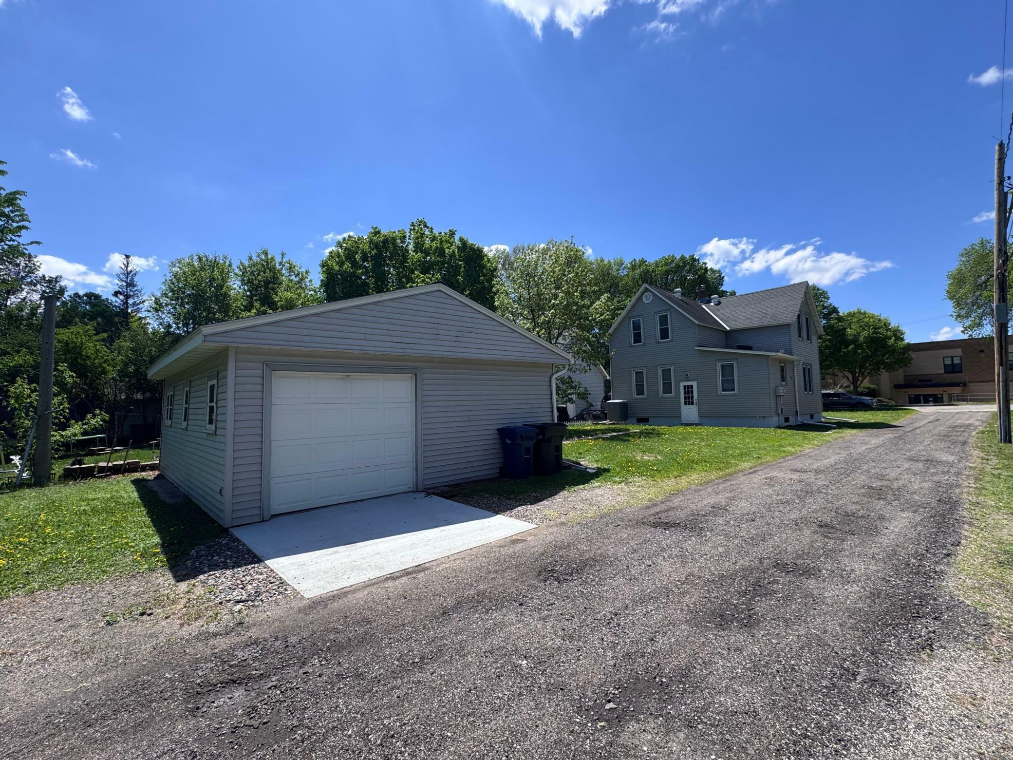 Property Photo:  915 S Union Avenue  MN 56537 