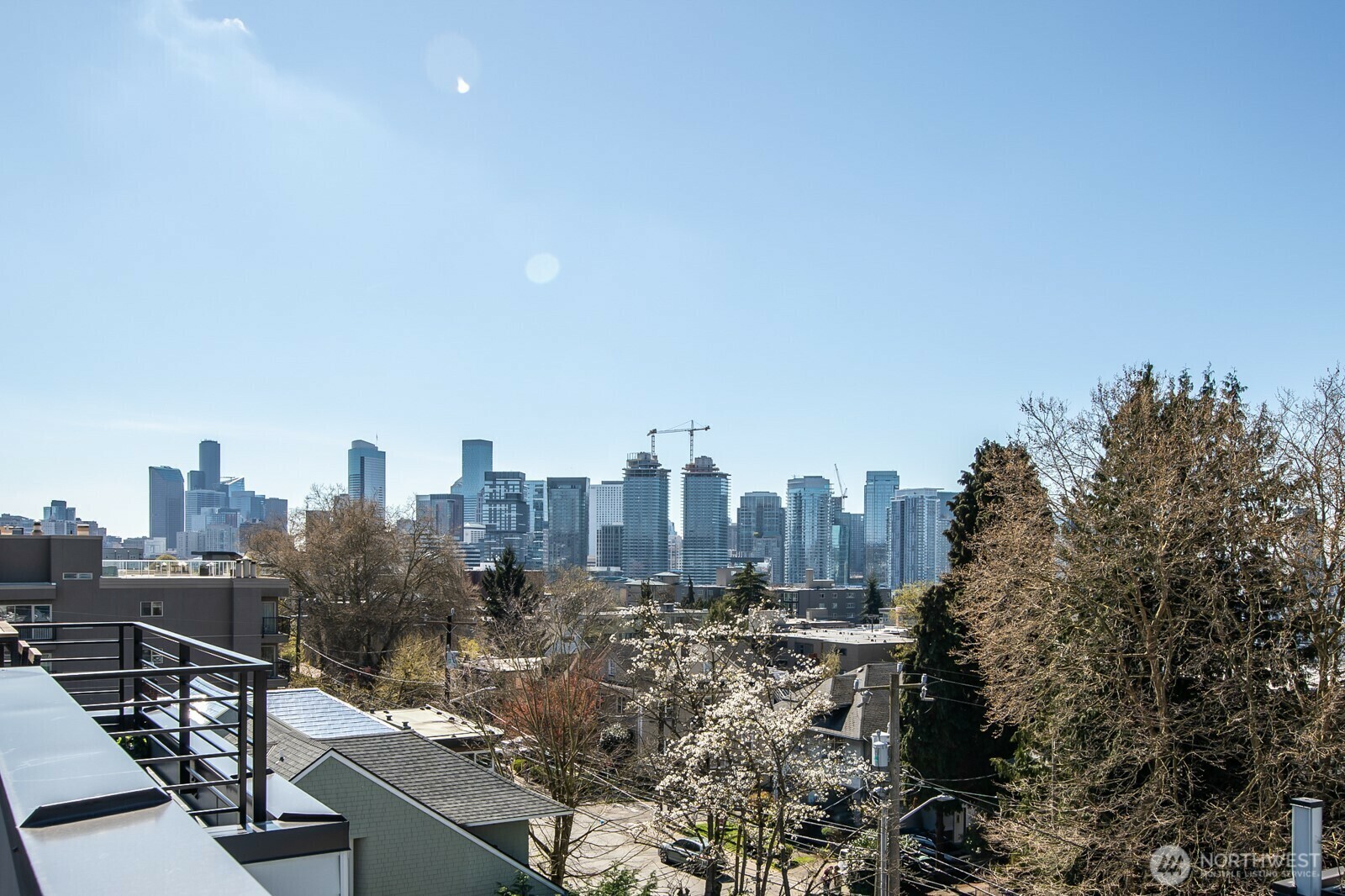 Property Photo: 729 Belmont Avenue E WA 98102