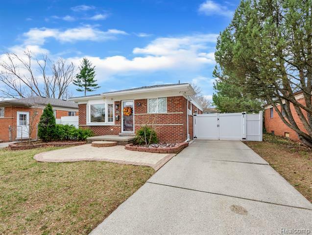 6651 Norborne Avenue  Dearborn Heights MI 48127 photo