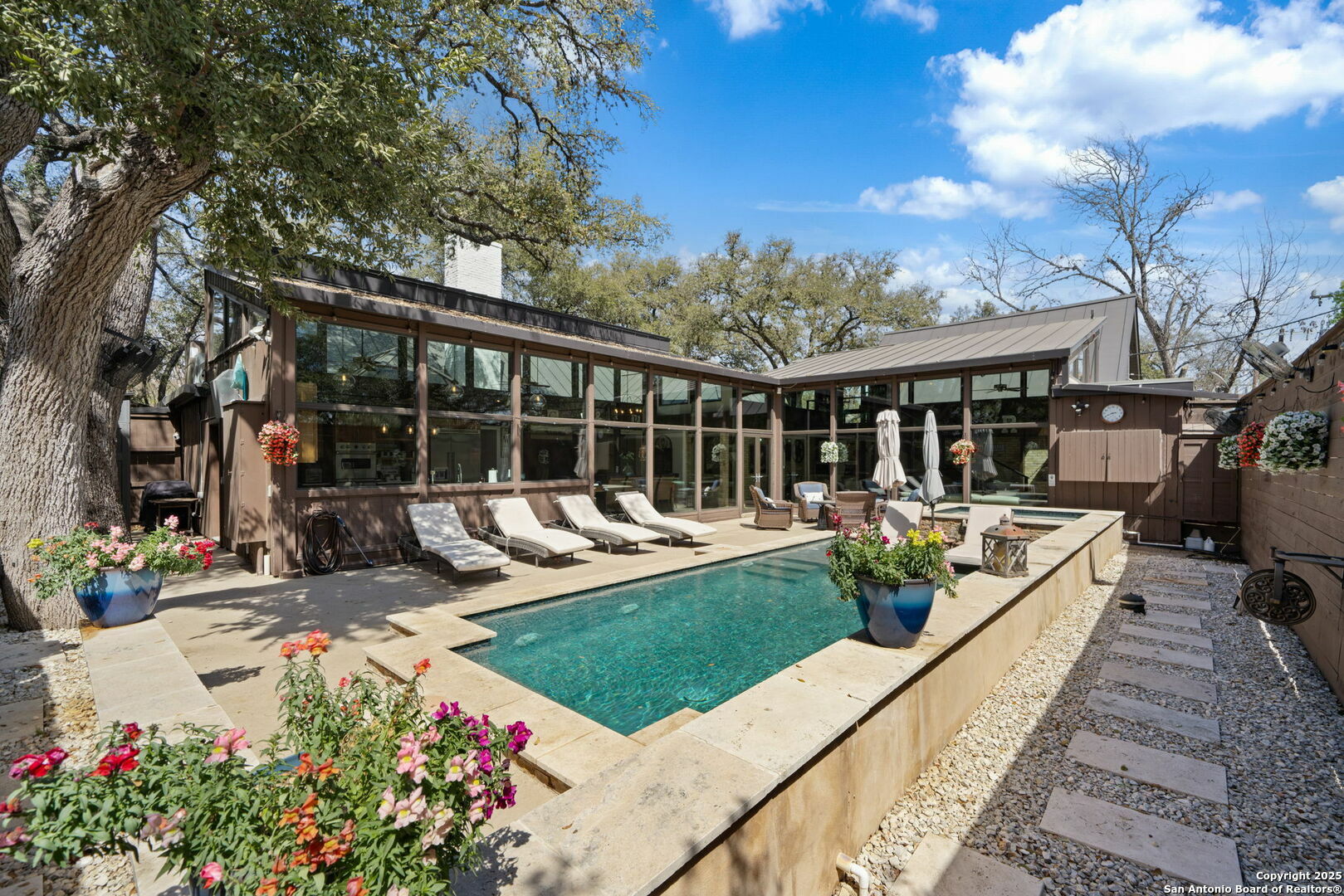 Property Photo: 222 Royal Oaks TX 78209