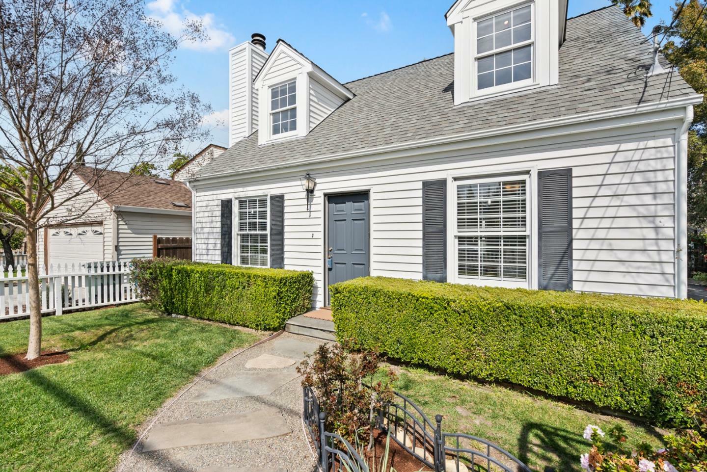 Property Photo: 207 Sequoia Avenue CA 94061