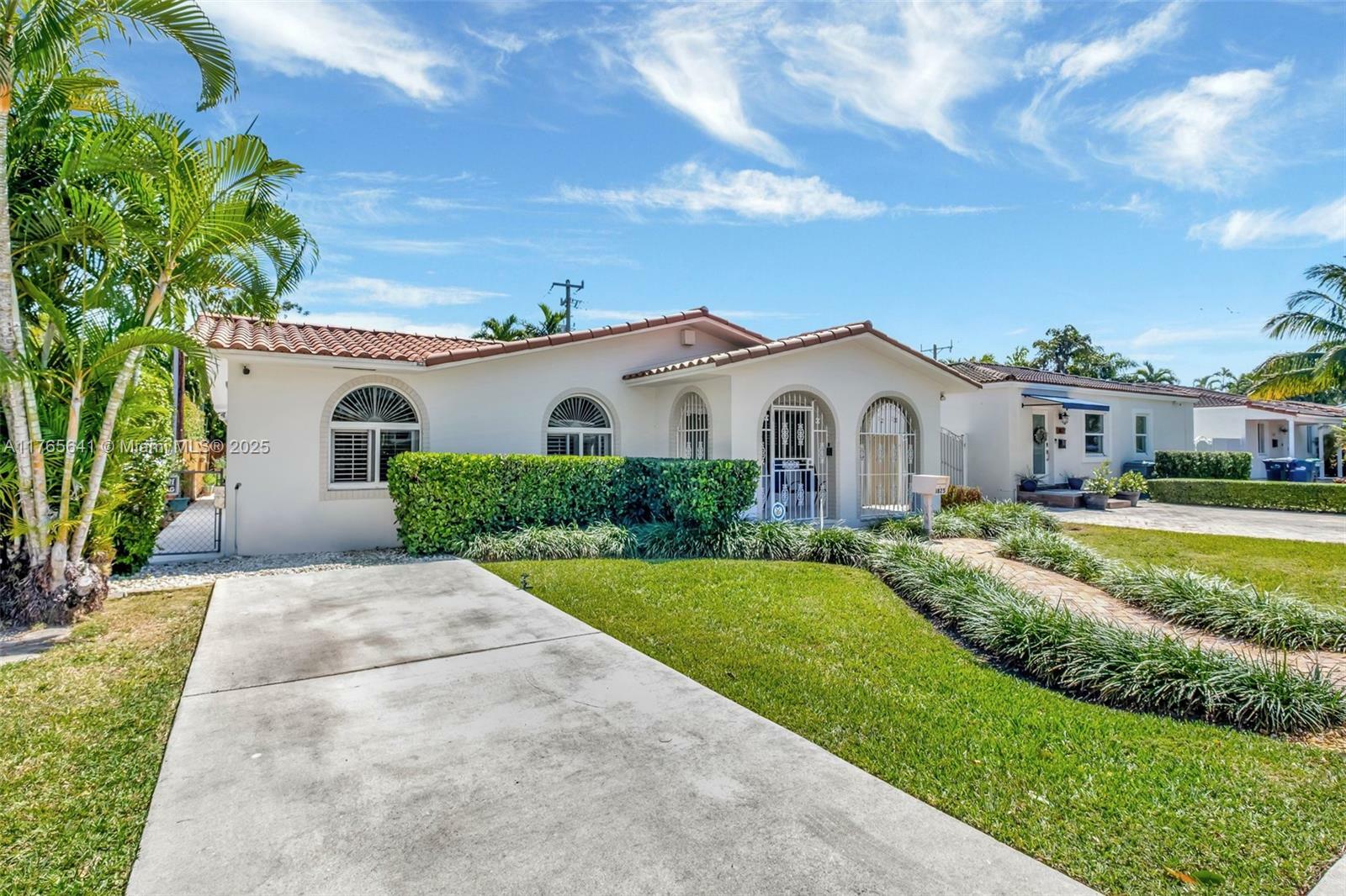 Property Photo: 3825 SW 58th Ct FL 33155