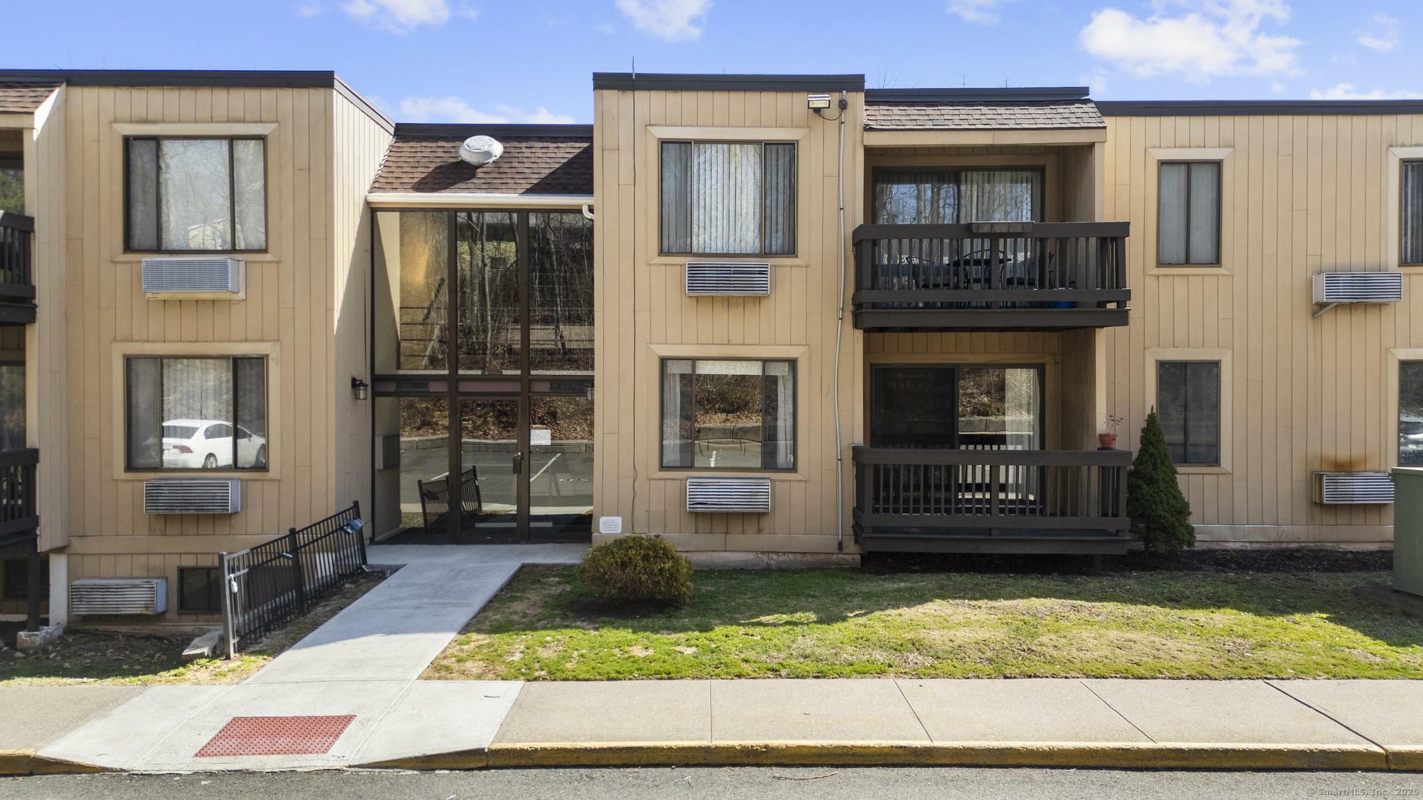 Property Photo:  175 Mill Pond Road 223  CT 06514 